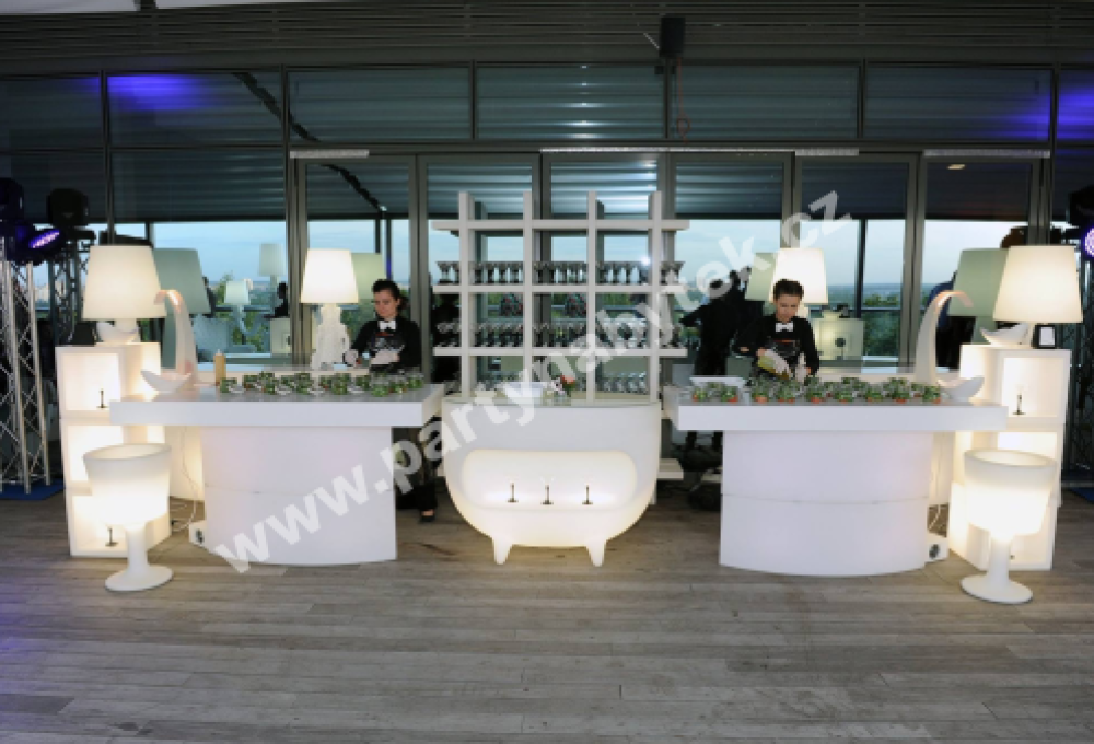 PARTY NÁBYTEK | Půjčovna nábytku, stolů, židlí a vybavení | Policový regál 184x230 cm_2