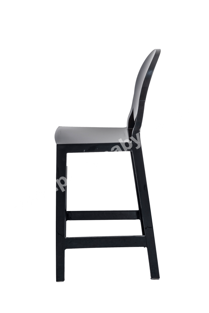 PARTY NÁBYTEK | Půjčovna nábytku, stolů, židlí a vybavení |