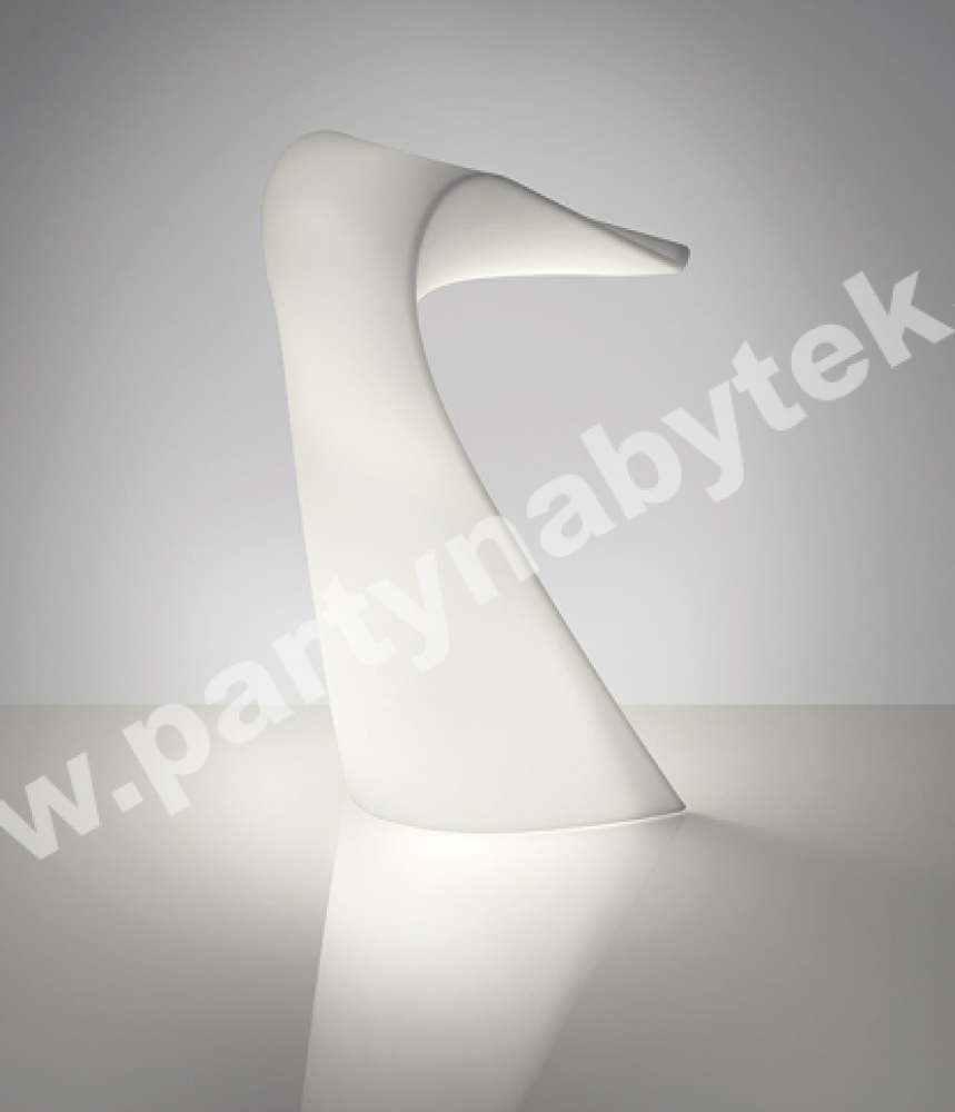 PARTY NÁBYTEK | Půjčovna nábytku, stolů, židlí a vybavení |