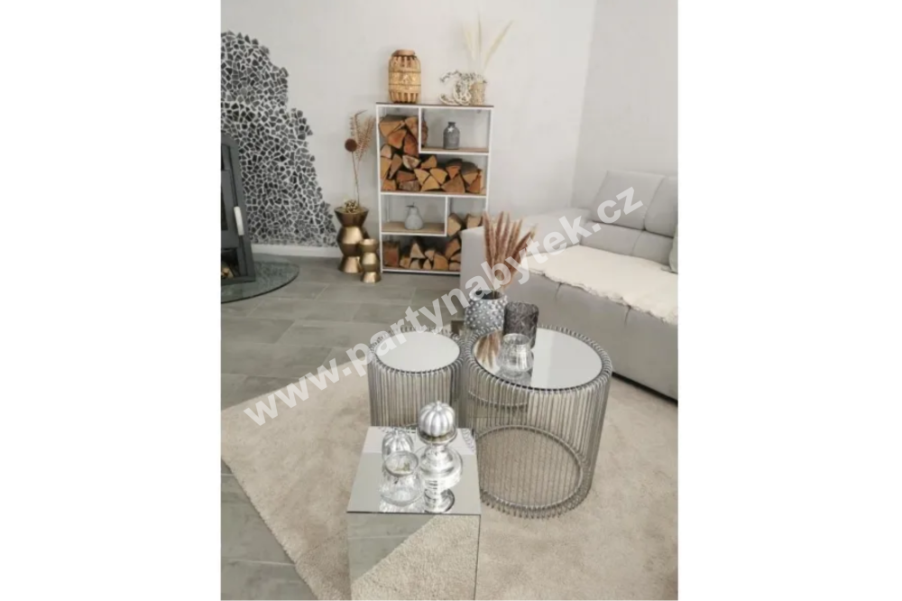 PARTY NÁBYTEK | Půjčovna nábytku, stolů, židlí a vybavení |